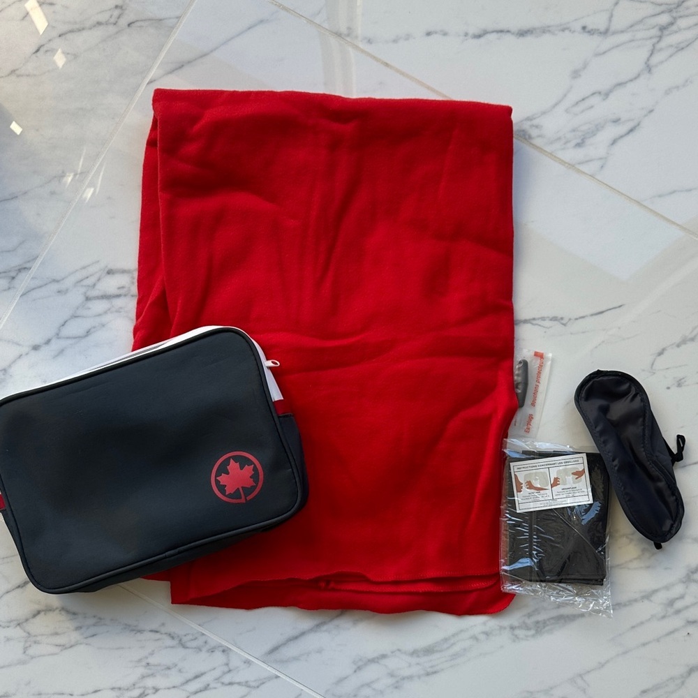 Vintage Air Canadá travel Blanket in convenient carry case